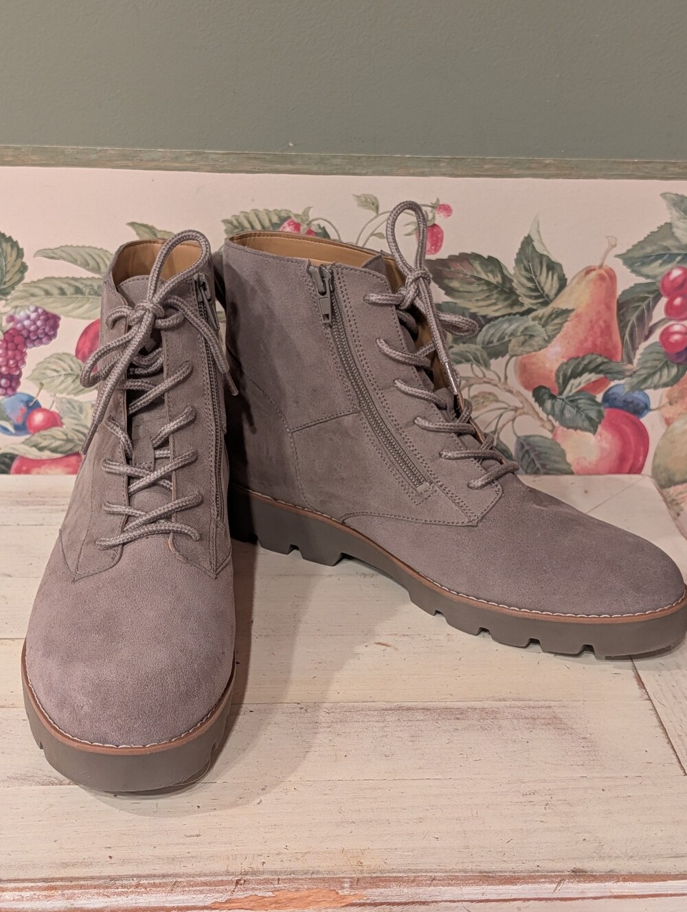 Vionic Larson Suede Microfiber Water Repellent Stone Ankle Boots Sz 8 Wide